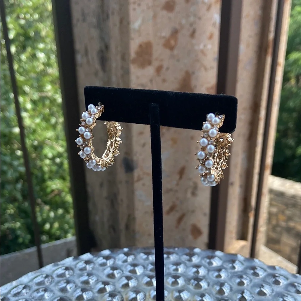Arya Pearl Statement Hoops